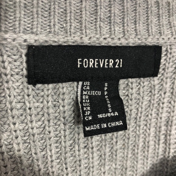 Forever 21 Gray Cropped V-Neck Knit Sweater Small - Picture 5 of 8